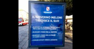 In Campania montano le polemiche contro i cartelloni pubblicitari voluti dalla Regione