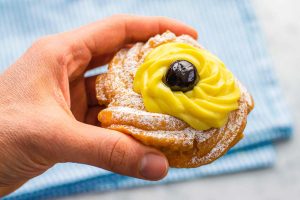 Zeppola di San Giuseppe: non importa se è fritta o al forno, ma da chi la compri