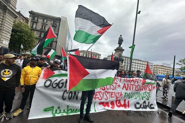 Il 25 aprile in nome della Palestina: corteo antifascista e antisionista a Napoli