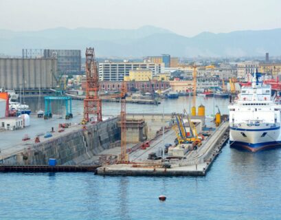 Porto di Napoli, arriva un nuovo grande bacino di carenaggio galleggiante