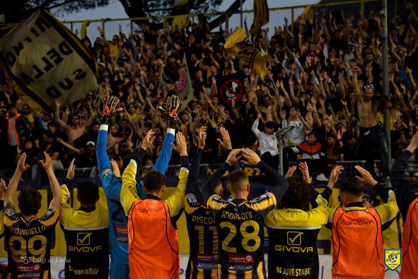 Castellamare è in festa per la promozione in Serie B della Juve Stabia