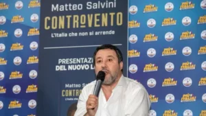 Salvini arriva in Campania per presentare "Controvento"